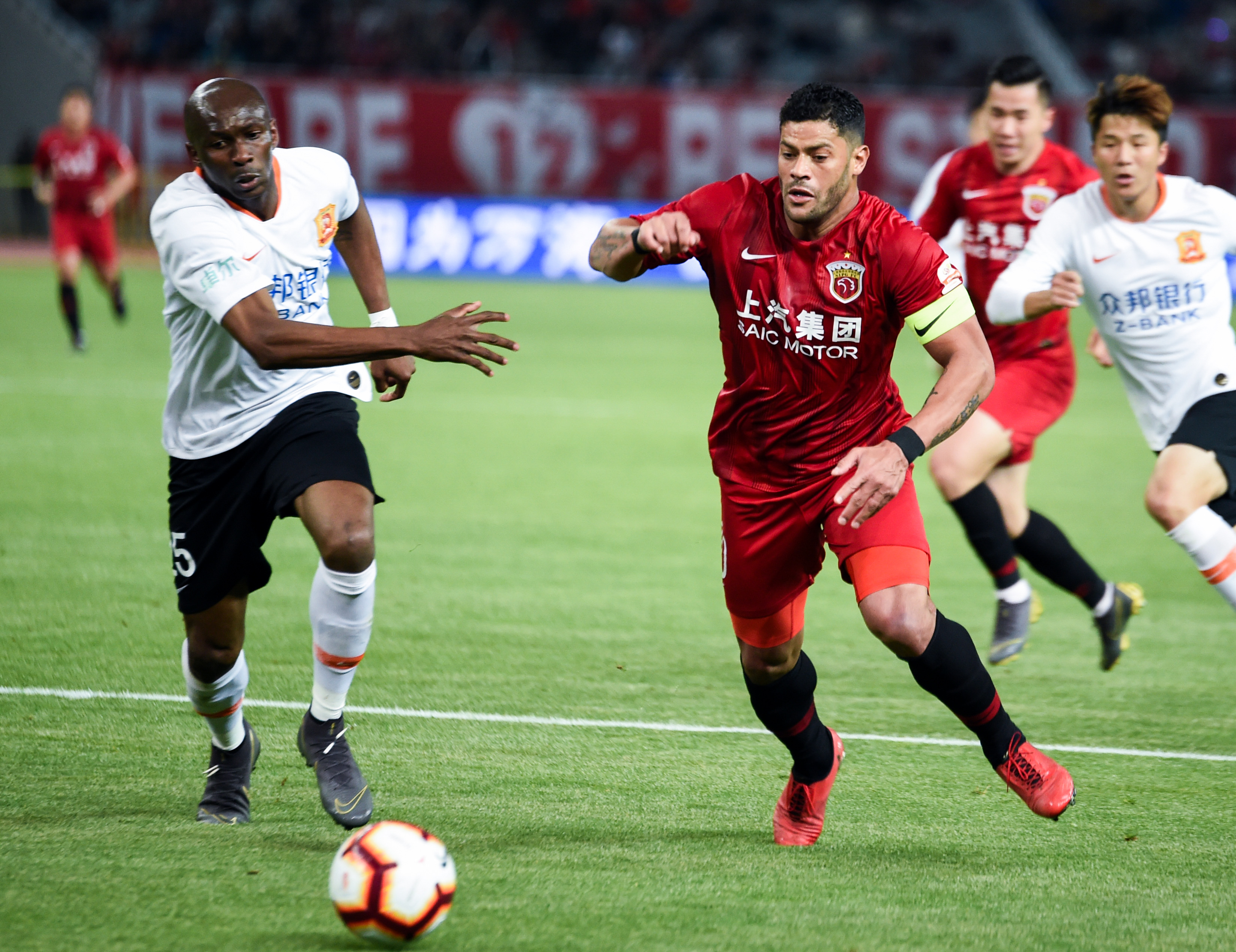 关于社区盾赛程吃紧，门兴格拉德巴赫赛后绝杀压哨，质疑声仍在，阵容厚度经受考验的信息-爱游戏入口